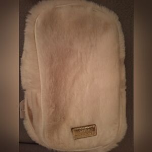Gorgeous NWT bath and body works furry accessories bag